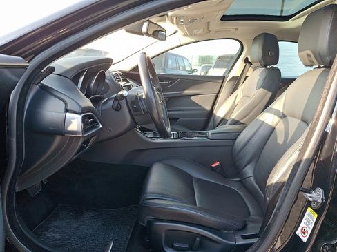 Used 2017 Jaguar XE Premium image 13