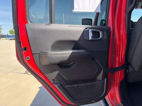 Used 2024 Jeep Wrangler Unlimited Sahara AWD/4WD image 18