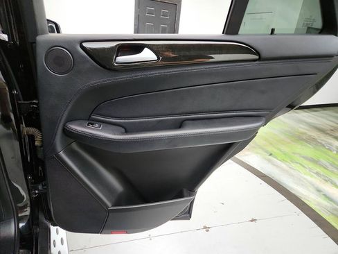 Used 2016 Mercedes-Benz GLE 400 4MATIC w/ Parking Assist Package image 31