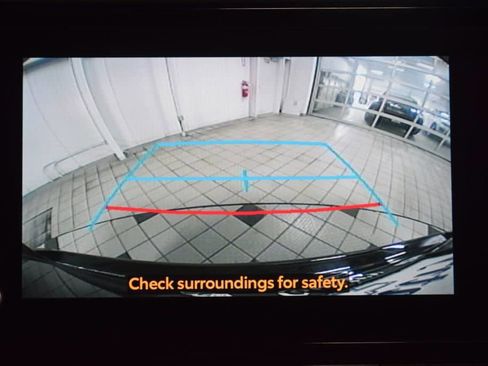 Used 2023 Toyota Highlander LE AWD/4WD image 46