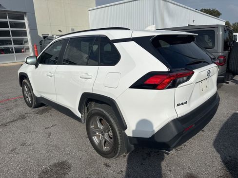 Used 2024 Toyota RAV4 XLE w/ Convenience Package image 5