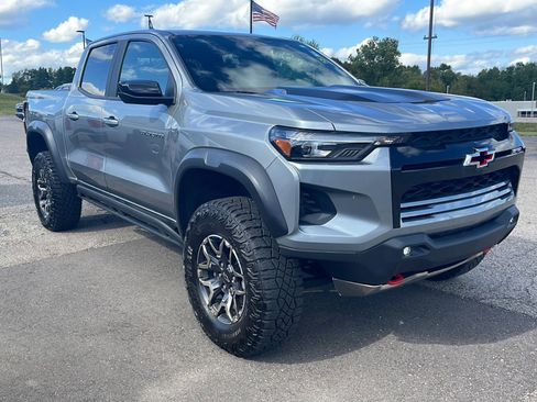 Used 2024 Chevrolet Colorado ZR2 image 3