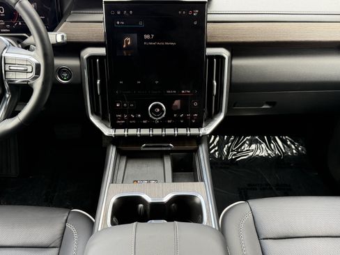 Used 2025 GMC Acadia Denali w/ LPO, Floor Liner Package AWD/4WD image 25