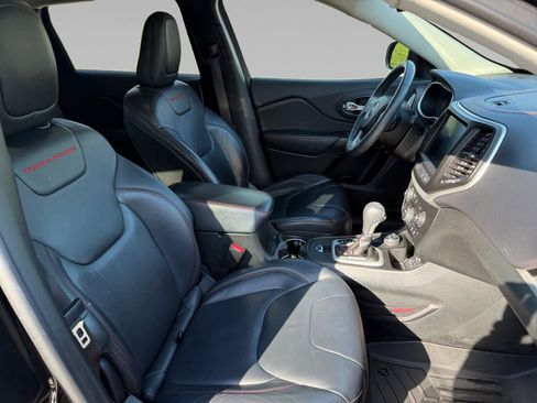 Used 2014 Jeep Cherokee Trailhawk w/ Technology Group AWD/4WD image 11