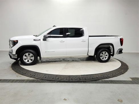 Used 2022 GMC Sierra 1500 SLE image 4