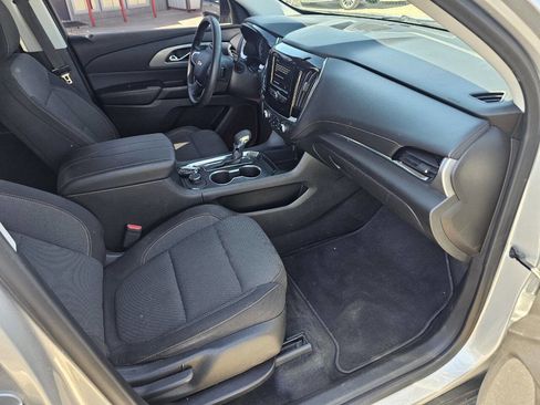 Used 2021 Chevrolet Traverse LS image 9