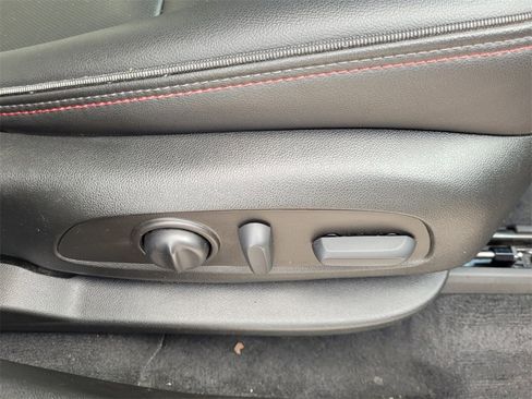 Used 2022 Chevrolet Traverse RS image 19