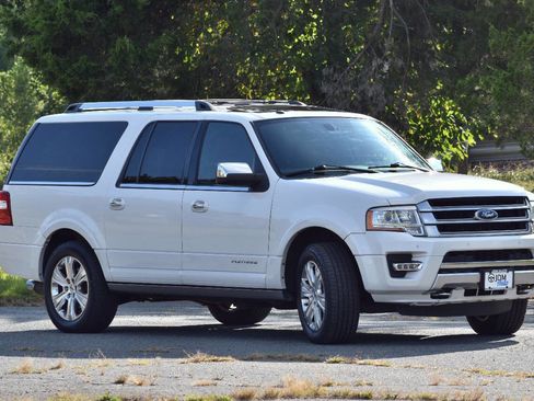 Used 2016 Ford Expedition EL Platinum image 4