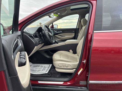 Used 2019 Buick Enclave Essence w/ LPO, Sport Appearance Package image 18