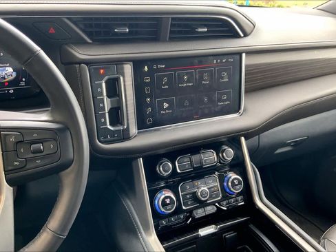 Used 2023 GMC Yukon XL Denali image 6