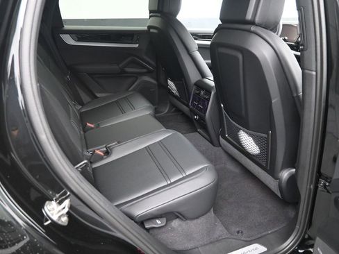 New 2026 Porsche Cayenne image 16