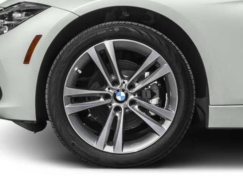 Used 2018 BMW 330i xDrive Wagon image 11