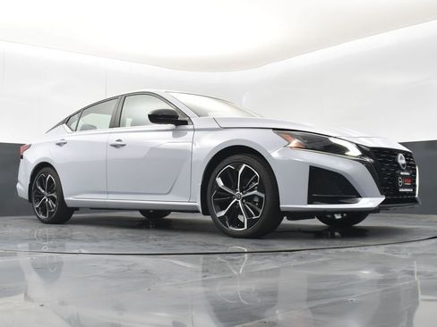 New 2025 Nissan Altima 2.5 SR image 36