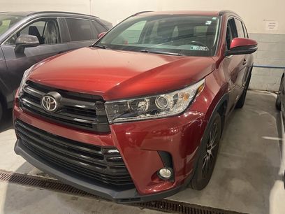 Used 2017 Toyota Highlander SE