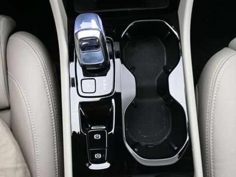 Used 2026 Volvo XC40 B5 Plus AWD/4WD image 11