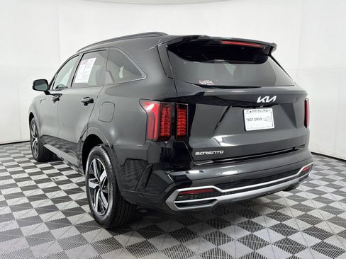 Used 2023 Kia Sorento EX w/ Panoramic Sunroof Package FWD image 4