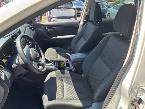 Used 2020 Nissan Rogue SV AWD/4WD image 16