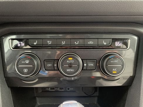 Used 2020 Volkswagen Tiguan SE w/ Panoramic Sunroof Package image 29