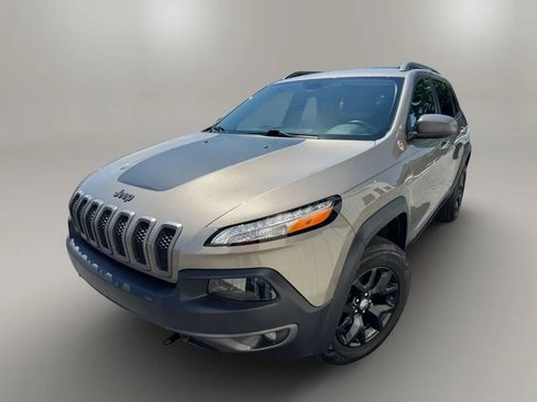 Used 2016 Jeep Cherokee Trailhawk w/ Comfort/Convenience Group AWD/4WD image 1