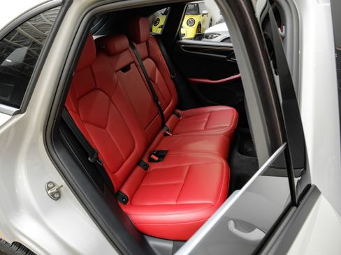 Used 2024 Porsche Macan AWD/4WD image 38