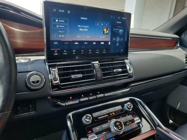 Used 2024 Lincoln Navigator L Reserve AWD/4WD image 16
