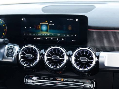 Certified 2022 Mercedes-Benz GLB 250 4MATIC w/ Premium Package Lite image 20