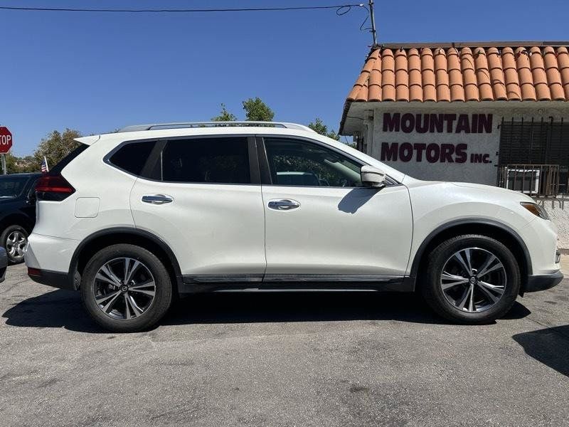 Used 2017 Nissan Rogue SL w/ SL Premium Package FWD image 3