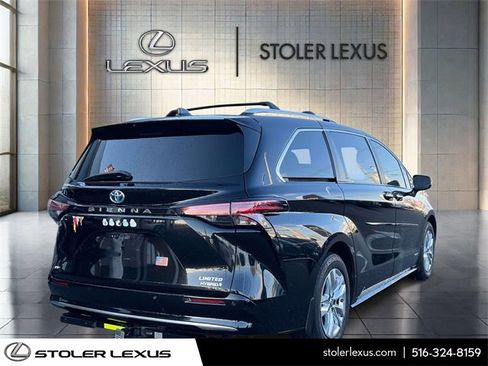 Used 2021 Toyota Sienna Limited image 4