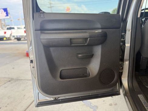 Used 2009 Chevrolet Silverado 1500 LT w/ Regional Value Package image 18
