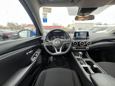 Used 2025 Nissan Sentra SV image 34