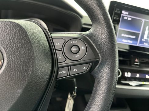 Used 2021 Toyota Corolla LE image 29