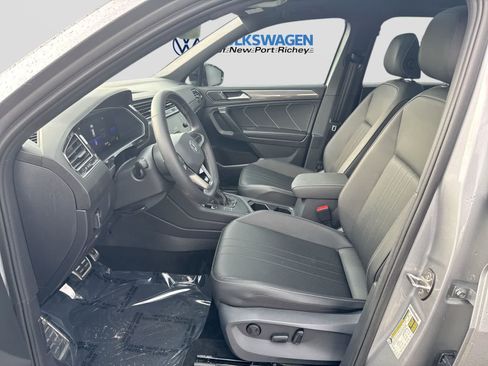 Used 2023 Volkswagen Tiguan SE R-Line FWD image 23