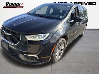 Used 2023 Chrysler Pacifica Touring-L