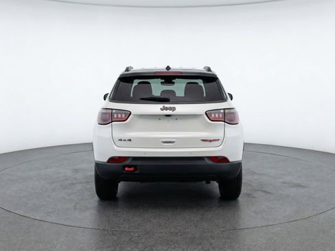 Used 2025 Jeep Compass Trailhawk AWD/4WD image 7