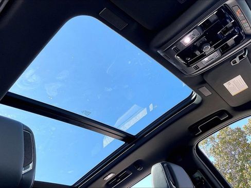 New 2026 Cadillac Escalade ESV Luxury image 32