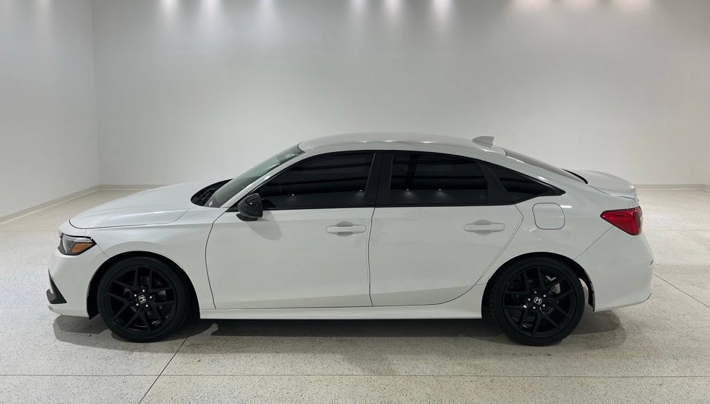 Used 2023 Honda Civic Sport image 2