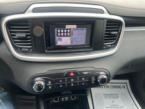 Used 2017 Kia Sorento AWD image 20