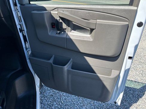 Used 2020 Chevrolet Express 2500 RWD image 28