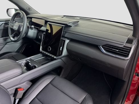 Used 2026 GMC Acadia Elevation w/ Elevation Premium Package AWD/4WD image 30