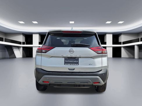 Used 2023 Nissan Rogue SV image 5