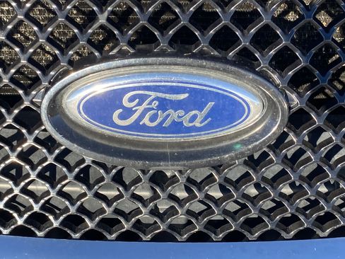 Used 2015 Ford Taurus SHO image 24