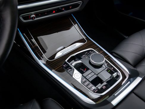 Certified 2023 BMW X7 xDrive40i w/ Premium Package image 12