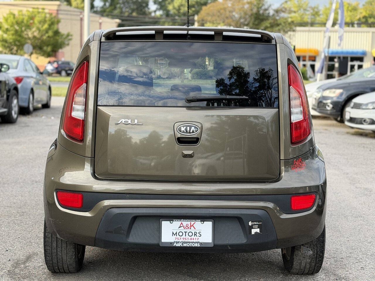 Used 2012 Kia Soul + w/ Audio Pkg FWD image 7