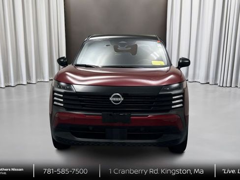Used 2025 Nissan Kicks SV AWD/4WD image 2