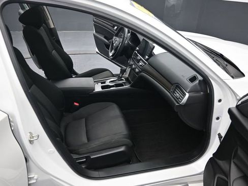 Used 2019 Honda Accord EX image 33