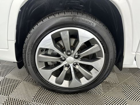 Used 2019 Jeep Cherokee Overland w/ Technology Group image 13