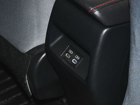Used 2023 Toyota Corolla SE AWD/4WD image 39