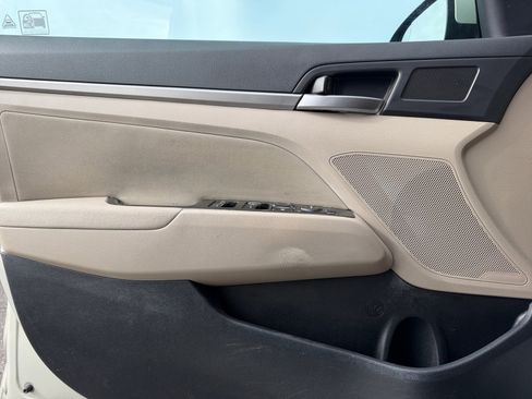 Used 2017 Hyundai Elantra SE image 13