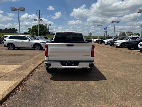 Used 2023 Chevrolet Silverado 1500 High Country w/ Technology Package image 6