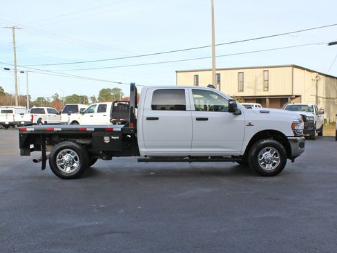 Used 2024 RAM 2500 Tradesman w/ Chrome Appearance Group image 7